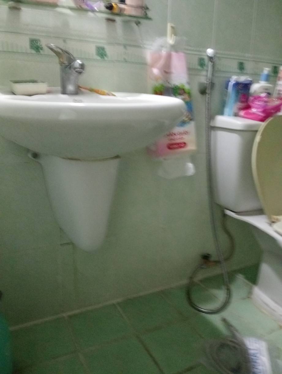 Đường ống lavabo rò rỉ trước khi sửa tại Gò Vấp